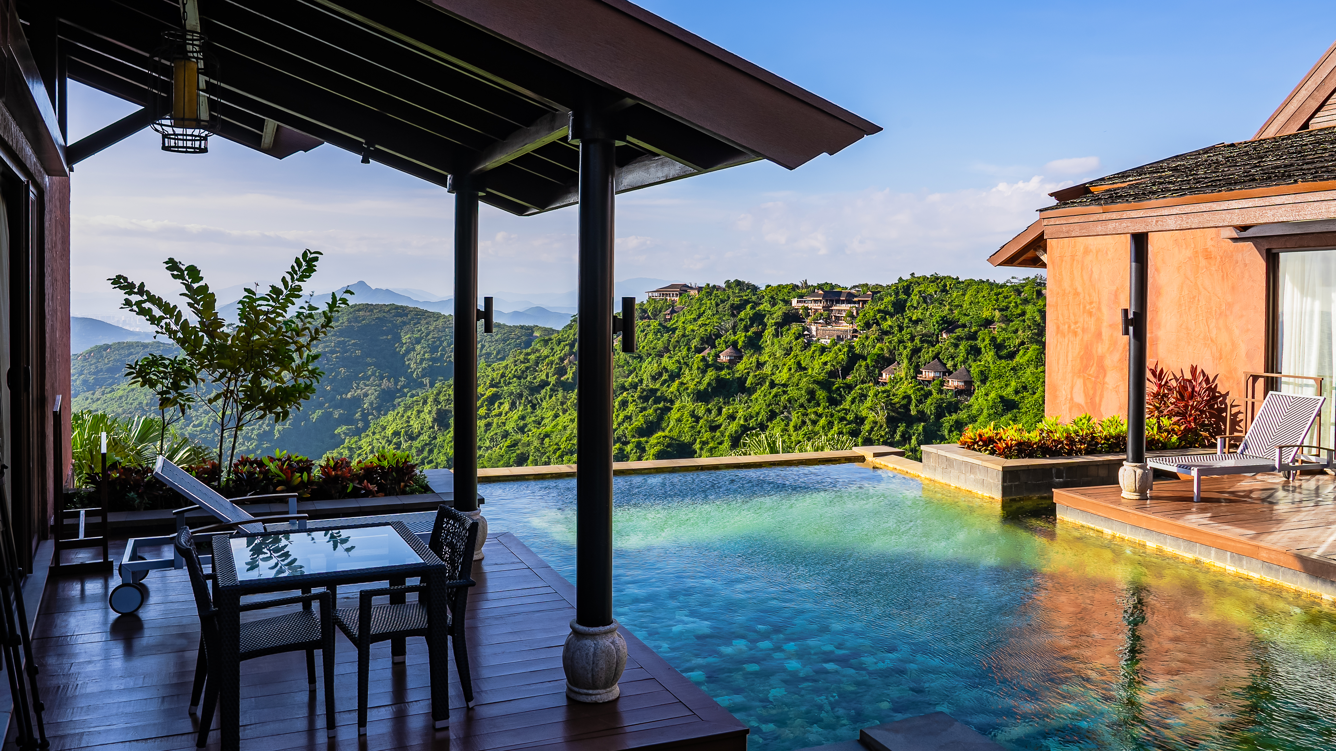 凤凰台两居室户外泳池 (2)